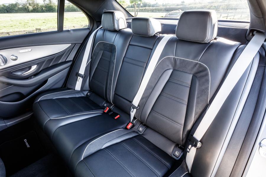 Интерьер Mercedes-AMG E63 S 4Matic+ 2017 года  (UK) (фото 8 из 40)